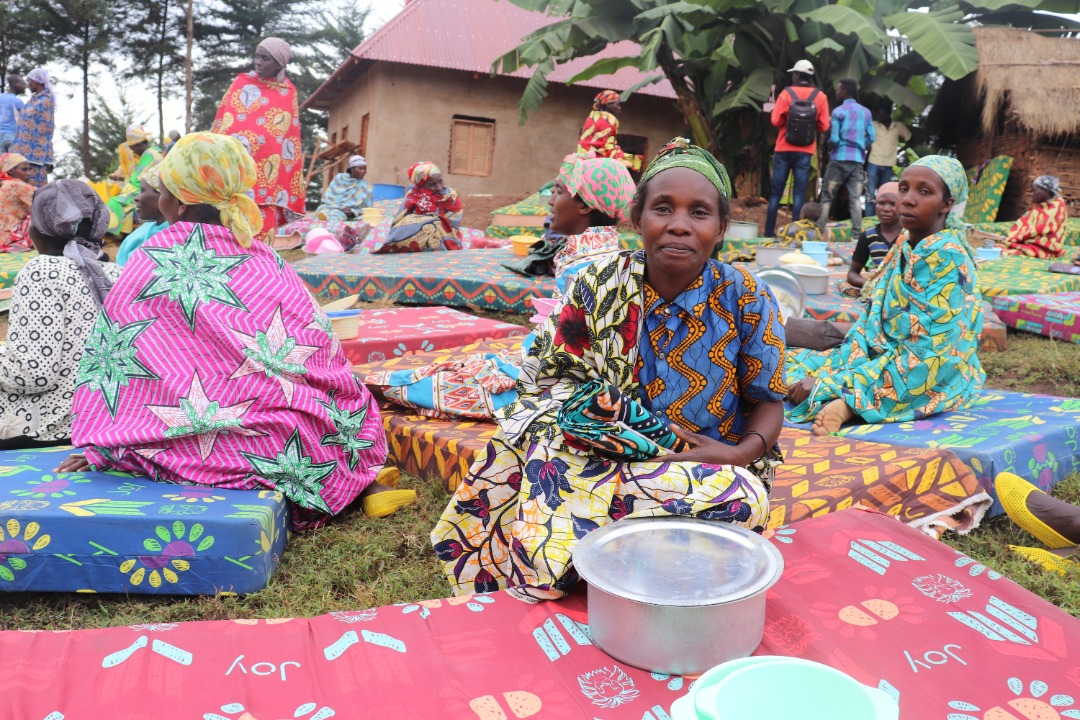 Des femmes avec leurs kits 1